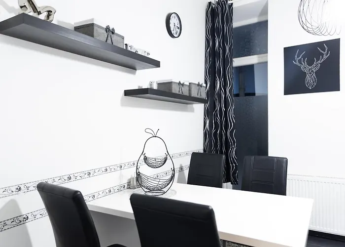 Komfortables City Apartment Im Historischen Wohnhaus