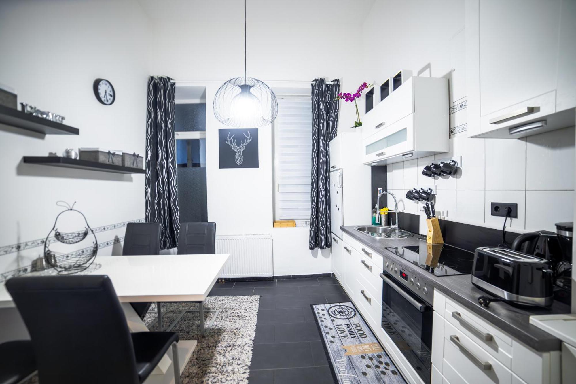Komfortables City Apartment Im Historischen Wohnhaus